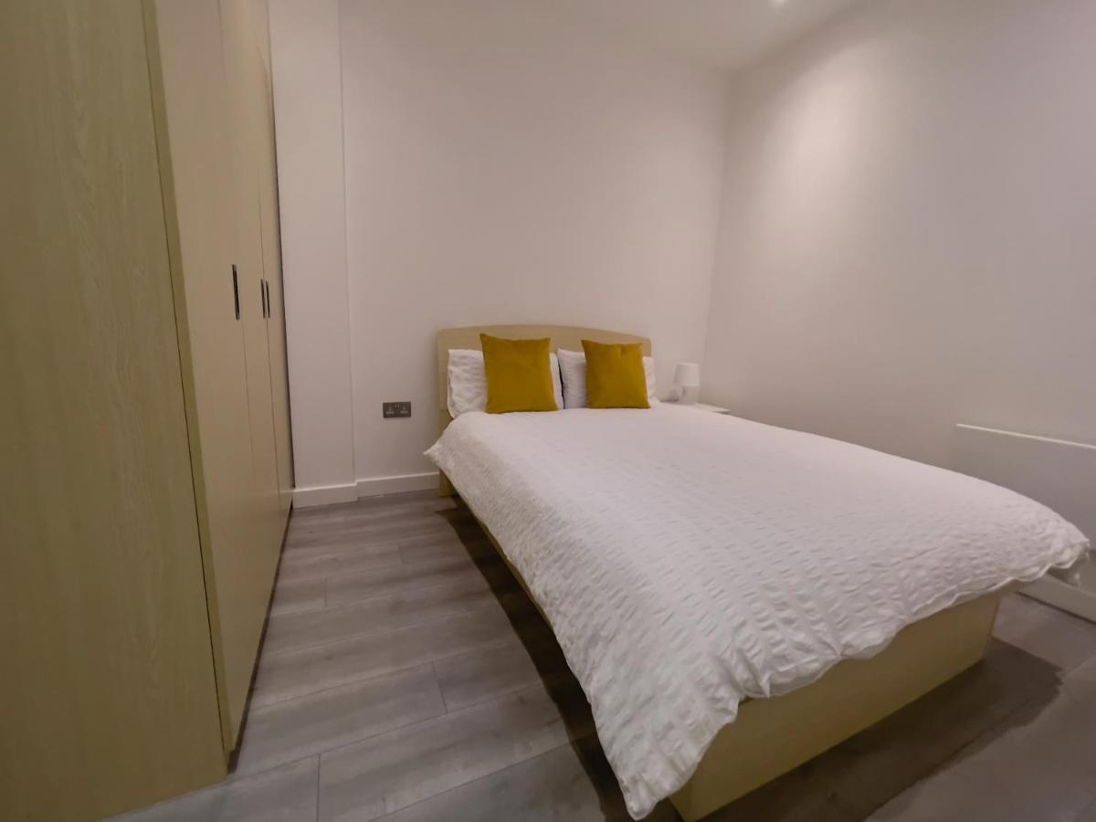 Lovely 2 Double Bedroom Flat With Free Parking - At The Atrium Mk Милтон-Кейнс Экстерьер фото