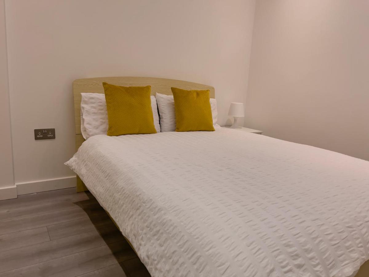 Lovely 2 Double Bedroom Flat With Free Parking - At The Atrium Mk Милтон-Кейнс Экстерьер фото