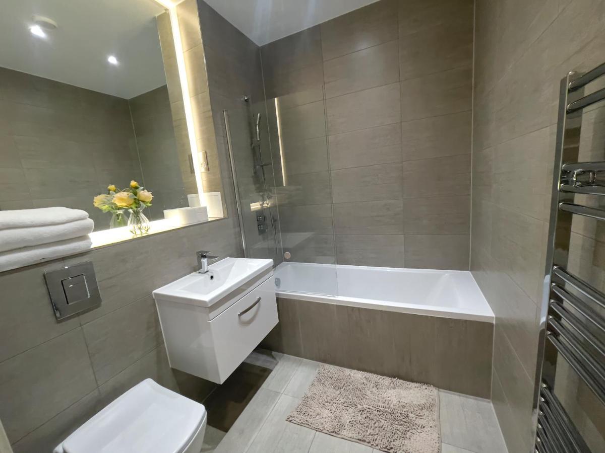Lovely 2 Double Bedroom Flat With Free Parking - At The Atrium Mk Милтон-Кейнс Экстерьер фото